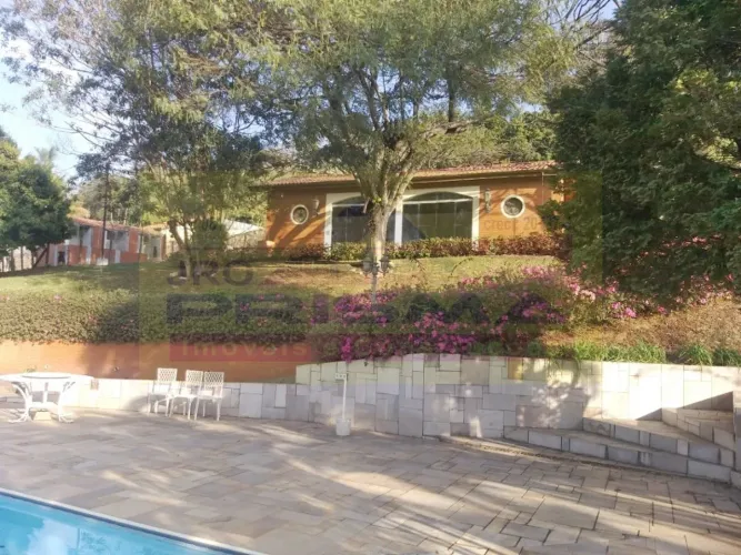Chácara de Luxo no Vale das Pedras: 4 Quartos, 1 Suíte, 2 Salas, 4 Banheiros, 1.363 m² na