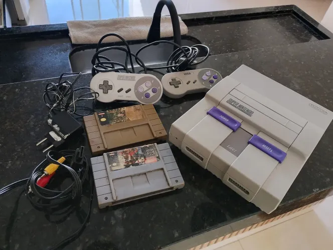 SUPER NINTENDO - 2 JOGOS + 2 CONTROLES