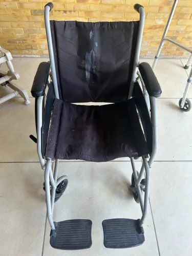 CADEIRA DE RODAS DELLAMED 