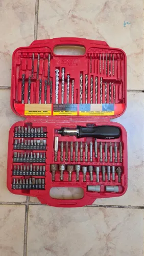 Maleta Skil de brocas e bits(diversas chaves fenda, philips e boca)