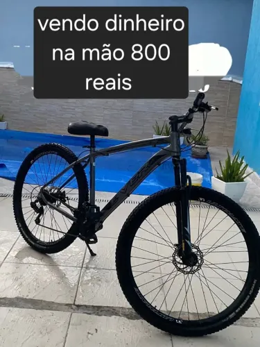 Bicicleta aro 29 semi nova usei algumas vezes mais parei pq comprei uma moto! 
