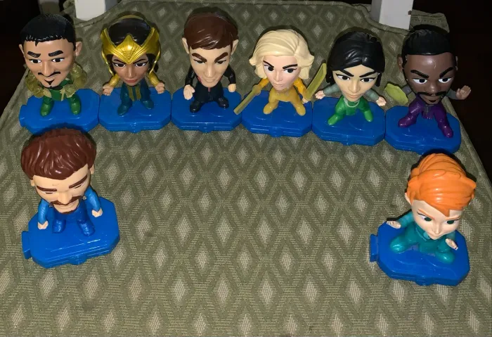 8 figuras Coleção Eternos Mc Donalds Marvel ótimo estado