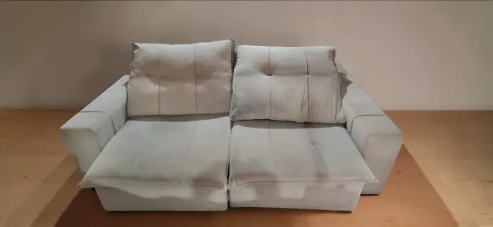 Sofá retrátil, reclinavel, cinza de 2 lugares, em ótimo estado.