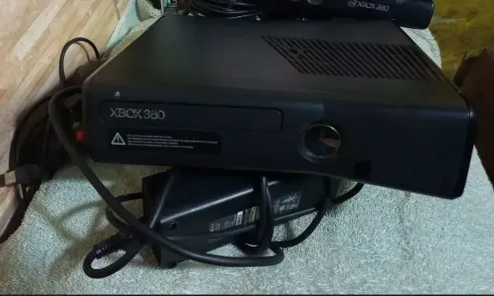 Xbox 360 slim parado não fonciona, pra retirada de peças ou tentar consertar