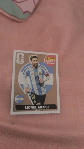 Vende-se figurinha lendária do messi