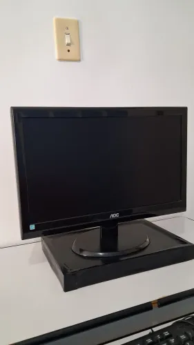 Monitor AOC LCD 20" - Excelente Estado