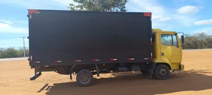 Serviços carreto frete mudança e transporte e viagem