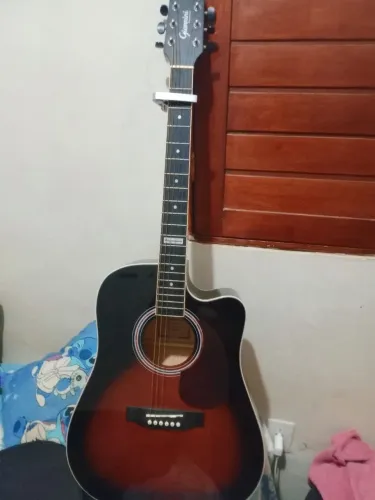 Vende-se violão elétrico novo com acessórios! No precinho pra vender logo.