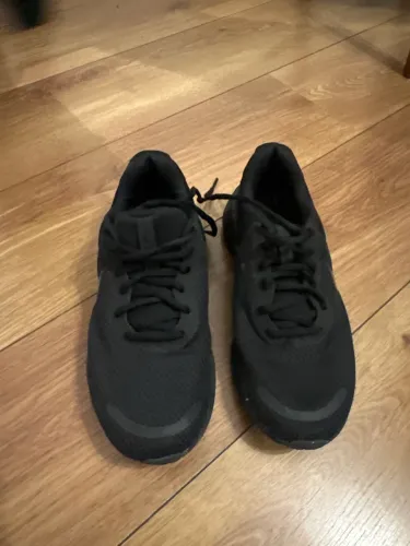 Tênis Nike revolution preto feminino tam 38