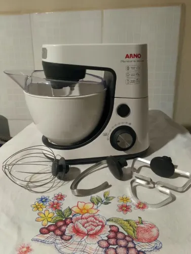 Batedeira planetária Arno Deluxe 600w