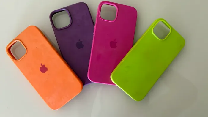 Capinhas de iPhone 15 - R$ 8 cada e as 4 sai por R$ 20