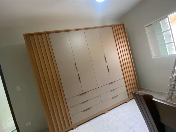 Vendo guarda-roupa de casal 2,70 m com 6 gavetas