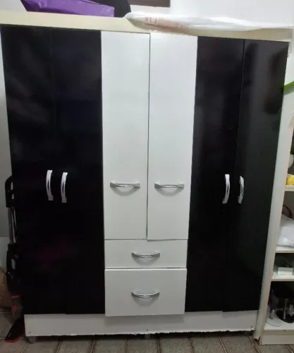 Guarda-roupa casal 6 portas e 2 gavetas
