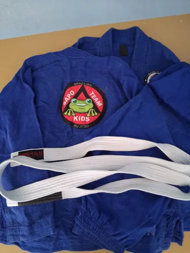 Vendo kmono masculino infantil