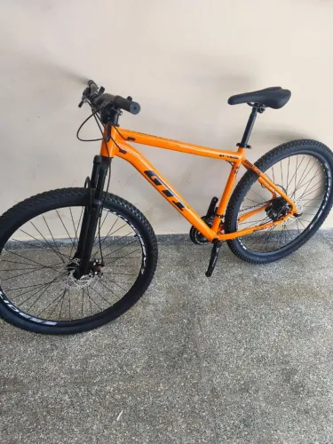Bicicleta aro 29 GTI laranja em promoção