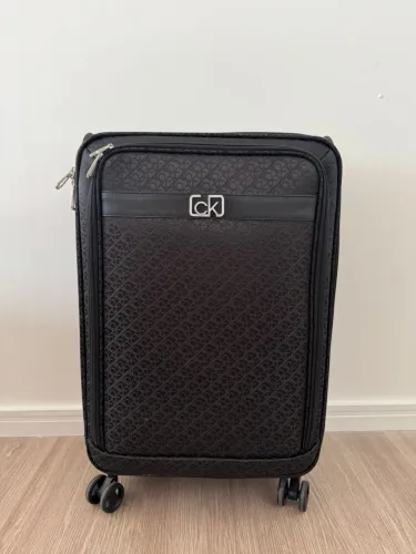 Mala Calvin Klein preto 23kg - Original EUA