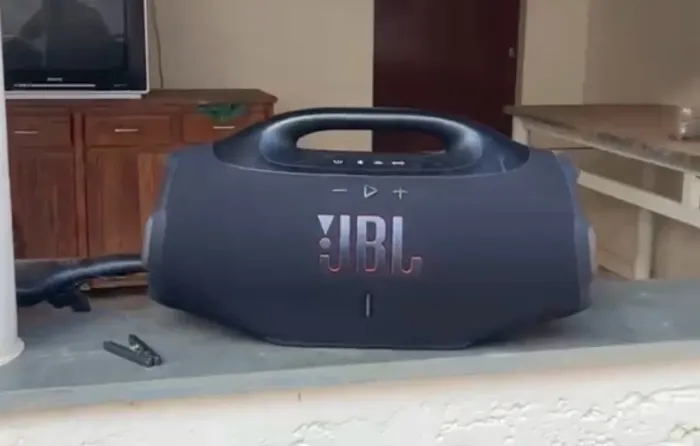 Jbl Bombox 4 ( 1 mês de uso )