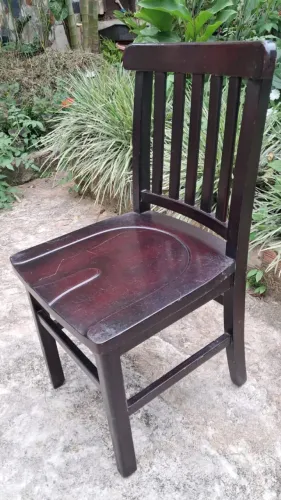 Cadeira de Madeira - 1 UNIDADE (USADO)