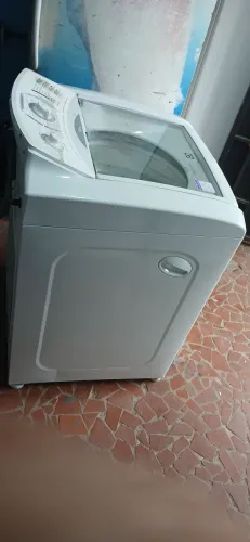 Máquina de lavar roupa Electrolux.