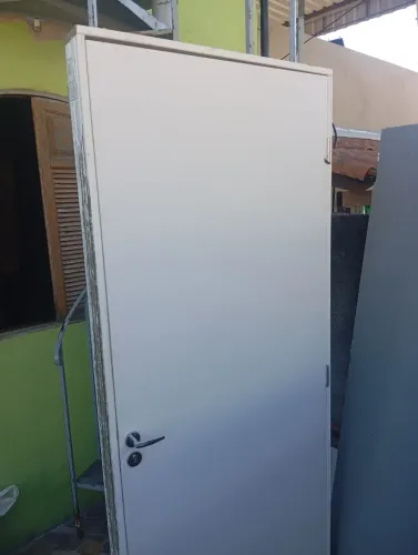 Porta com marco 82cm novíssima