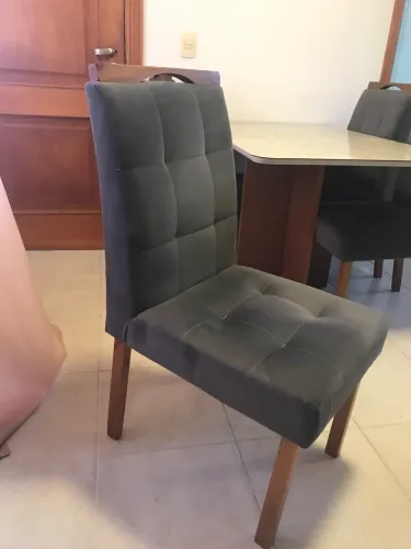 Mesa com 4 cadeiras