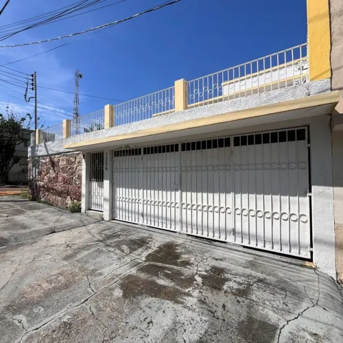 Casa Centro Comercial Avenida Airão 4 quartos