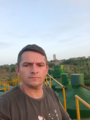 Trabalho de vigia caseiro pedreiro com experiência e disponibilidade para viajar 