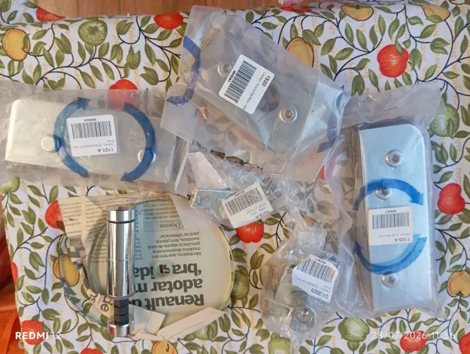 Vendo KIT COMPLETO DE FERRAGENS PARA PORTA DE VIDRO TEMPERADO 10mm