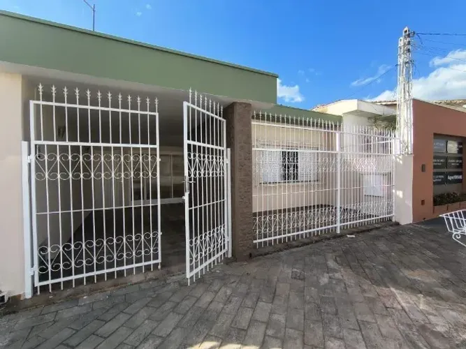 CASA NO CENTRO PARA LOCAÇÃO/ VENDA/ PERMUTA E OU TROCA