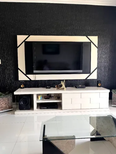 Rack com Porta de Correr + Painel de TV 