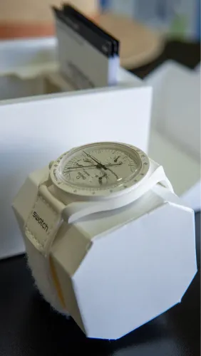 Relógio omega x Swatch full moon 