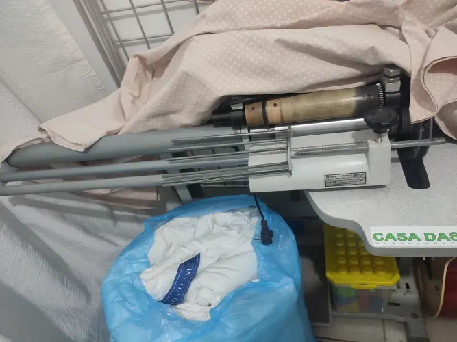 Máquina de cortar tecido