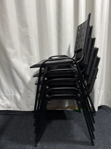 Cadeira de Plástico de Preto