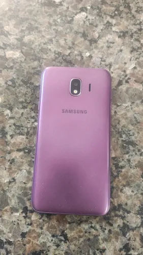 Celular j4