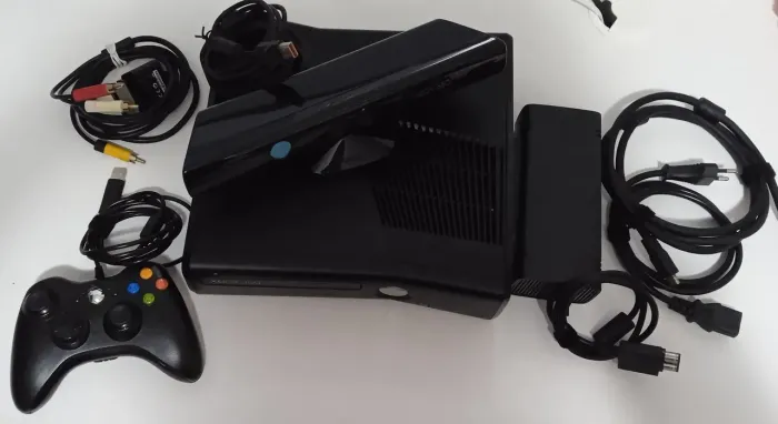 XBOX 360 slim com defeito