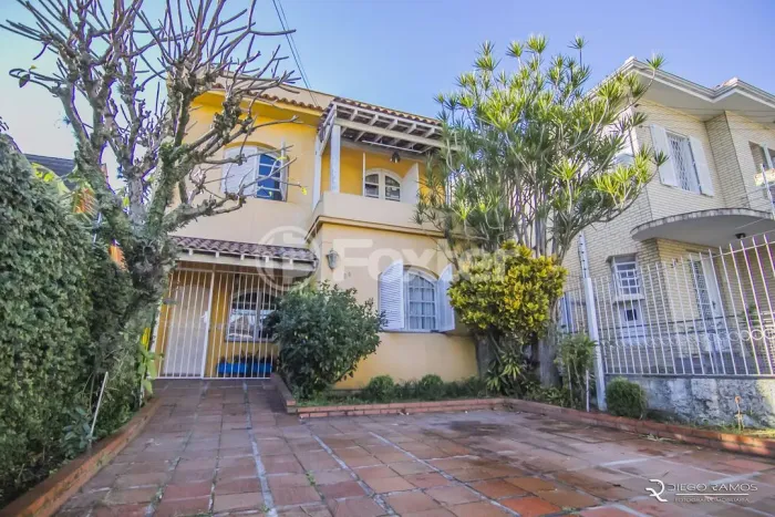 Casa à venda Rua General Gomes Carneiro, Medianeira - Porto Alegre