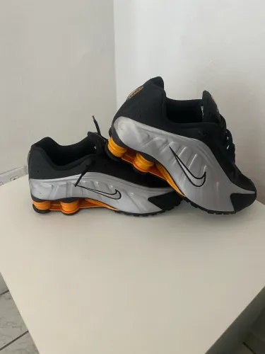 Tênis Nike R4