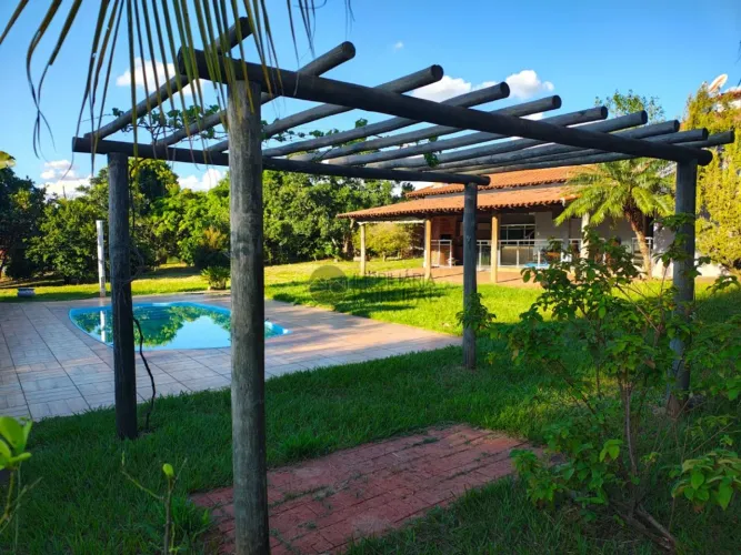 Chácara para venda com 2500 m² e 2 quartos em Real Village, Piratininga - SP