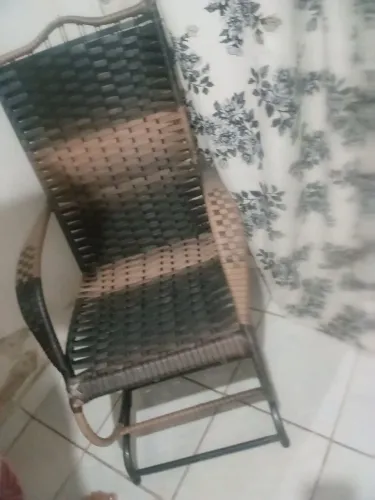 Cadeira de balanço seminova