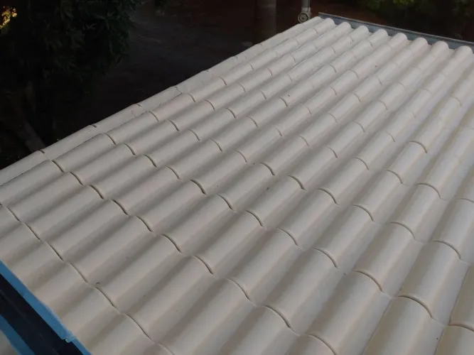 Limpeza, lavagem e pintura em telhado colonial