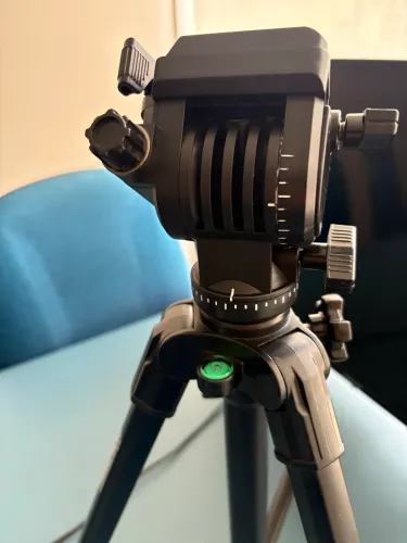 Tripé para câmera/vídeo PrimaPhoto - cabeça hidráulica