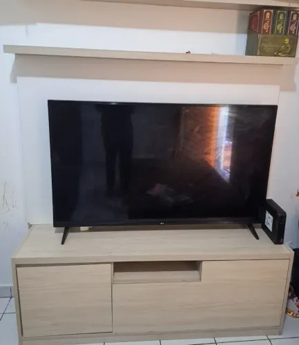 Hack prateleira e painel planejado