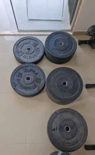 Conjunto de anilhas (100kg) + duas barras olímpicas (1 feminina e 1 masculina)