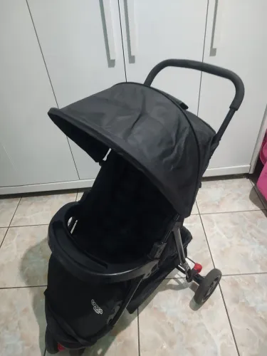 Carrinho de bebê em perfeito estado