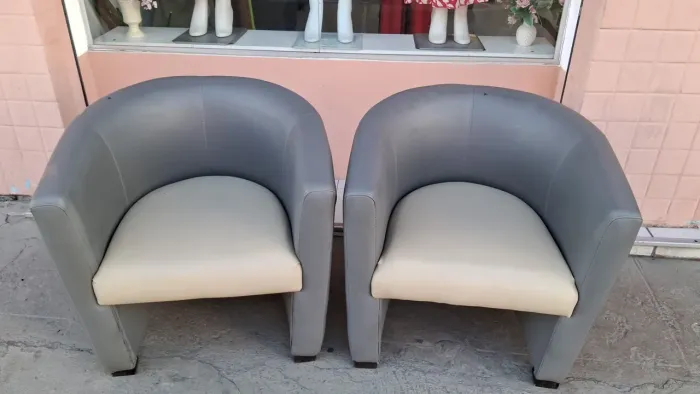 Sofá prá uma pessoa. Promoção 200.00 reais