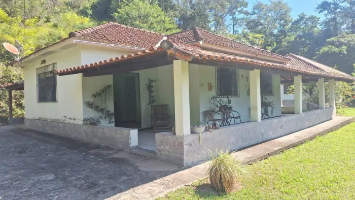 SÍTIO A VENDA - UM VERDADEIRO REFÚGIO NA NATUREZA