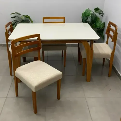Mesa de Jantar Agata 135x90cm com Vidro e 4 Cadeiras Turquia em Linho Madeira Lj Móveis