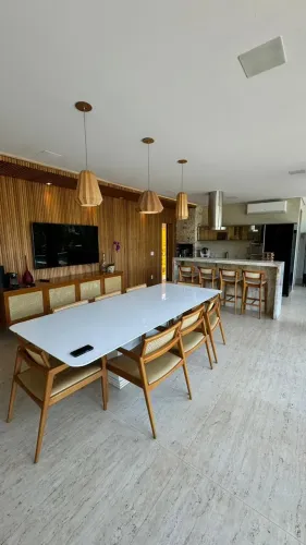 Casa de condomínio sobrado para venda tem 1540 metros quadrados com 4 quartos