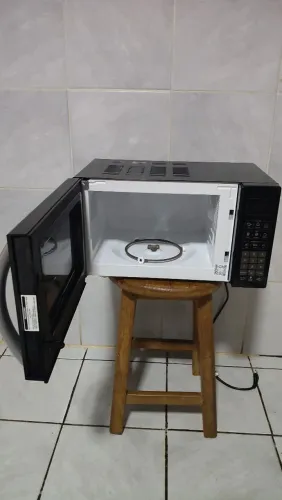 Vendo um microondas da marca mundial 21 litros.