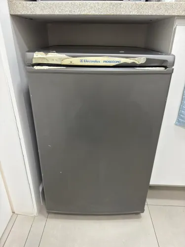 Frigobar Electrolux 130 litros